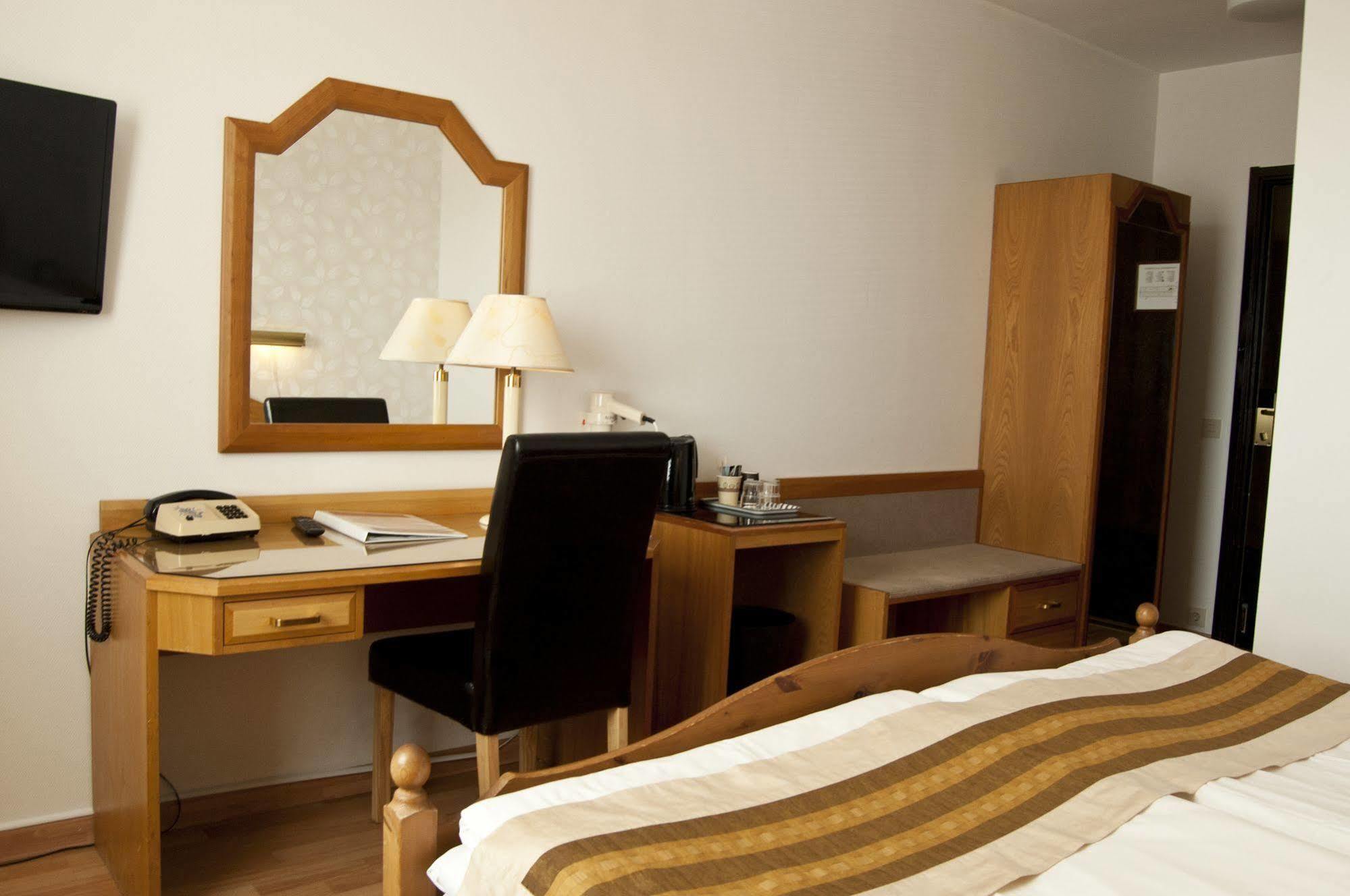 Hotell Kung Goesta By First Mora Luaran gambar